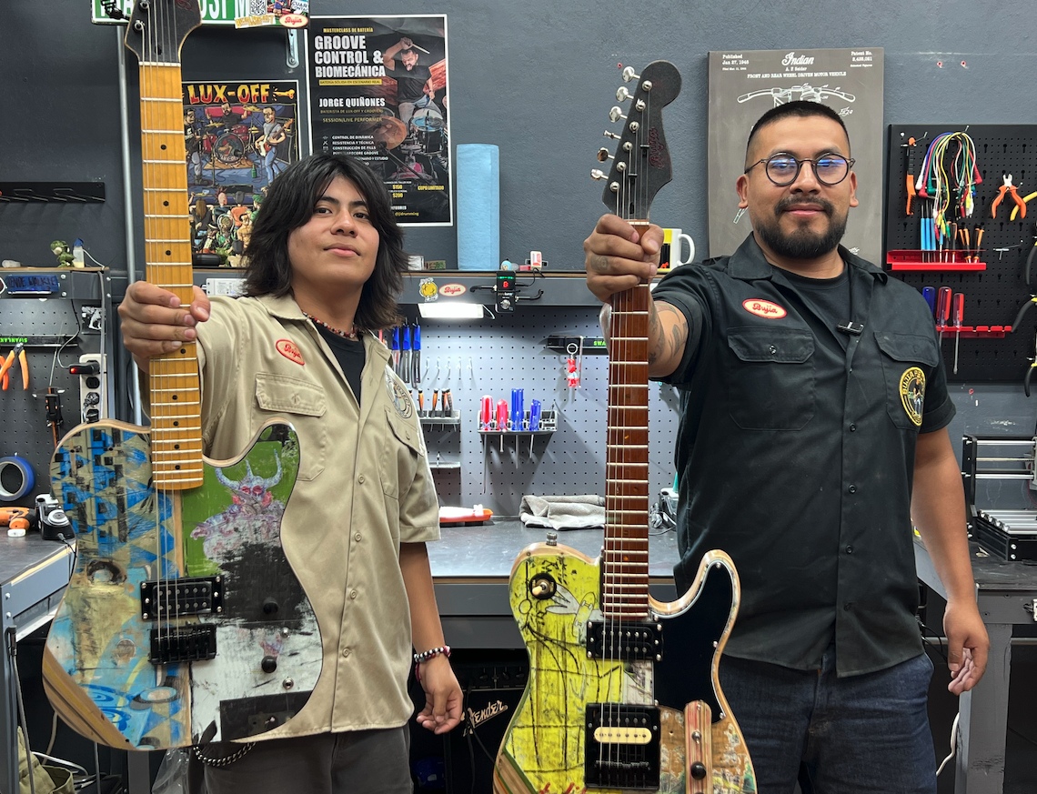 Las 2 primeras guitarras echas de skates